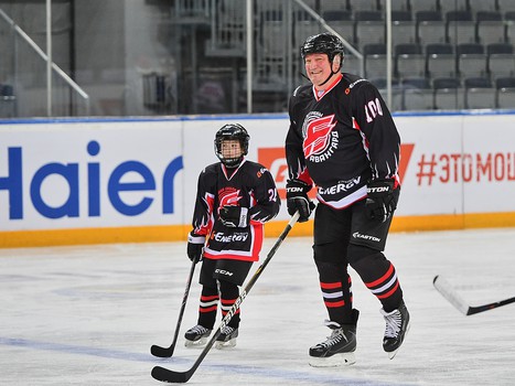 Предновогодний матч "Офисных Ястребов"