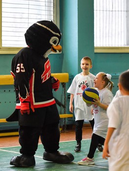"Физ-ра с Омскими Ястребами" у первоклашек