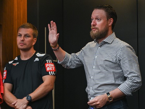 Первая ледовая тренировка «Авангарда»