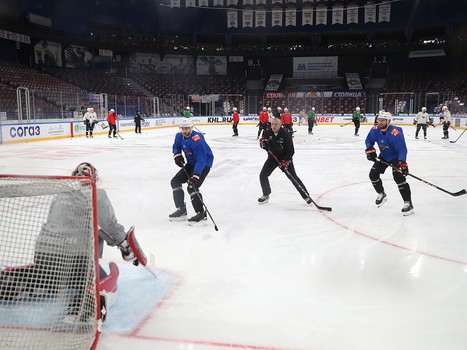 Тренировка «Авангарда» перед шестым матчем серии с «Металлургом»