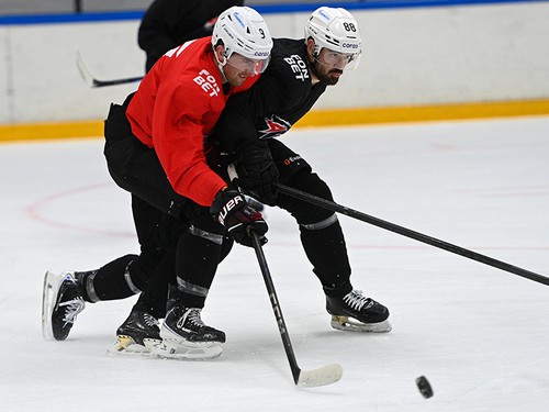 «Авангард» отправился на выезд