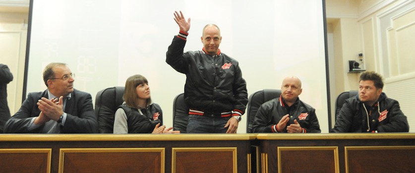 "Авангард" побывал с экскурсией на омском нефтезаводе