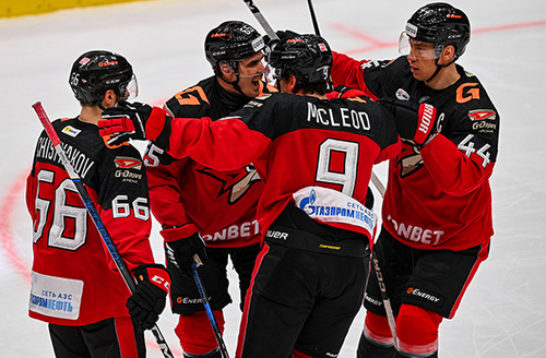 ПОДДЕРЖАЛИ ВРАТАРЯ | Победная раздевалка «Авангарда» после матча с «Амуром»