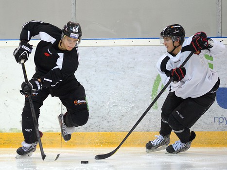 Первая тренировка "Авангарда" на льду