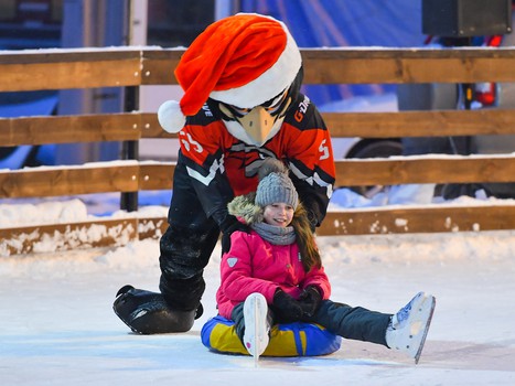 Выходные с «Авангардом» на городском катке на Бударина