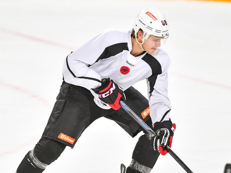 Тренировка "Омских Ястребов" перед стартом нового сезона МХЛ