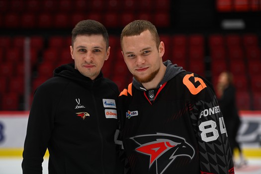 Массовые катания для 75 первых покупателей абонементов на матчи «Авангарда» в сезоне 2025/26 с Михаилом Гуляевым