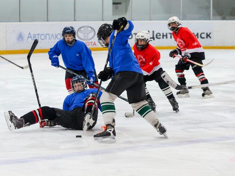 Турнир ХК "Авангард" среди дворовых детских команд в День космонавтики