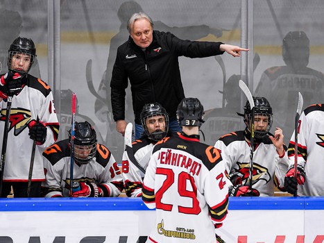 Третий игровой день финала Первенства ЮХЛ в Омске