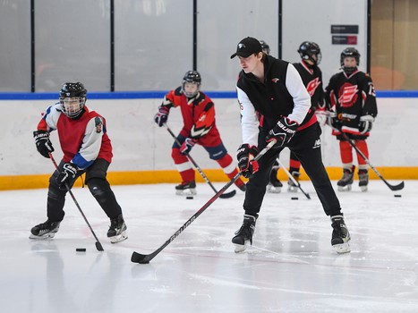 Мастер-класс Егора Мартынова для воспитанников Хоккейной Академии «Авангард» в Омске