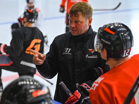 Тренировка «Авангарда» перед отправлением на турнир в Сочи