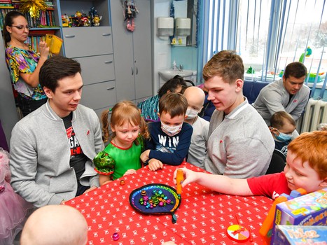 Подарки перед Новым годом. "Авангард" в гостях у друзей из ОДКБ