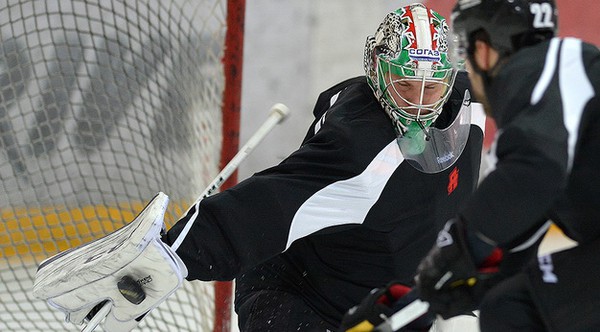 Лестницы и лед. Хоккеисты "Авангарда" провели первую тренировку в сезоне