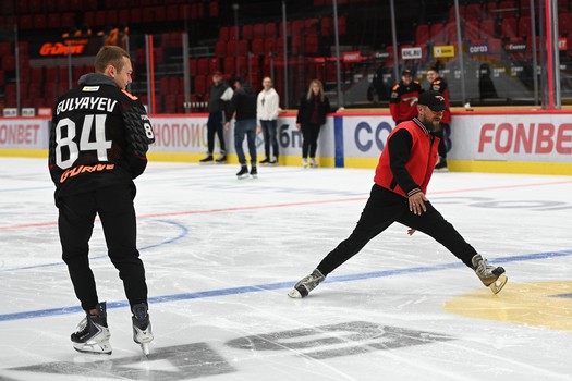 Массовые катания для 75 первых покупателей абонементов на матчи «Авангарда» в сезоне 2025/26 с Михаилом Гуляевым