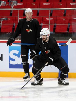 «Авангард» возобновил тренировки. Первое занятие по катанию