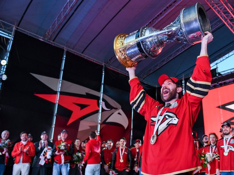 «Авангард» привёз Кубок Гагарина в Омск!