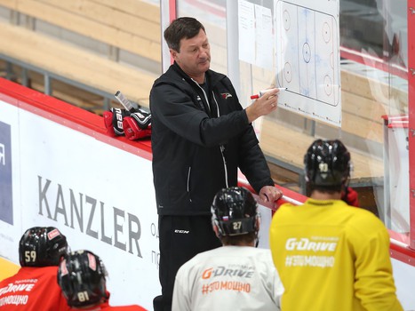 «Авангард» продолжает тренировки