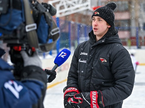 Уроки хоккея проходят в 10 школах Омска