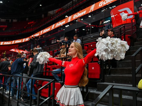 Первая официальная игра на G-Drive Арене: «Омские Ястребы» – «Сибирские Снайперы»