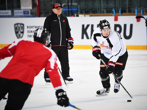 Раскатка "Авангарда" перед матчем с новокузнецким "Металлургом"