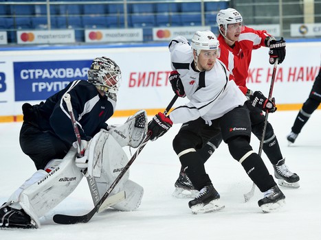 Тренировка "Авангарда" перед выездом в Астану