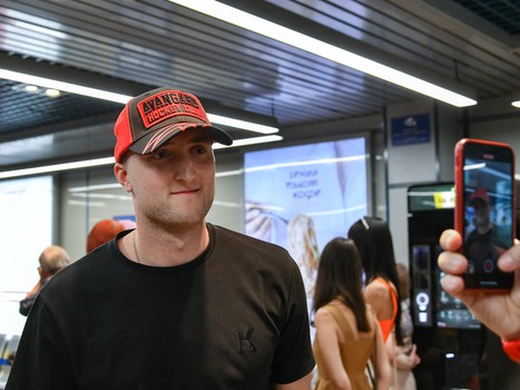 Александр Волков прилетел в Омск