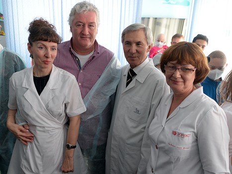 "Авангард" в гостях у детей, проходящих лечение в гематологическом отделении ОДКБ