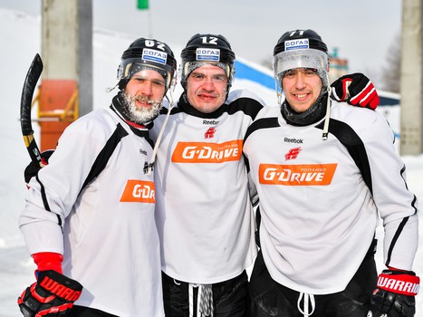 Тренировка "Авангарда" на стадионе "Юность" под открытым небом