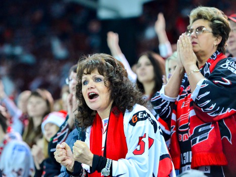 Наша атмосфера. Как поддерживали "Авангард" в сибирском дерби