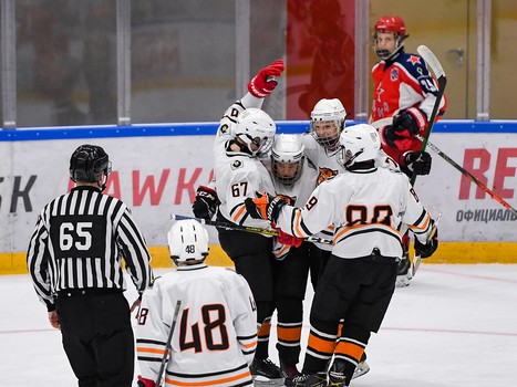 Третий игровой день финала Первенства ЮХЛ в Омске