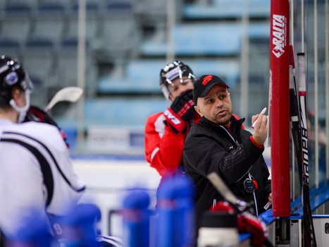 Тренировка "Авангарда" под руководством главного тренера команды Евгения Корноухова