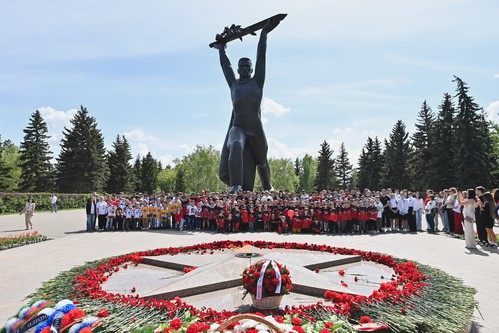Возложение цветов в Парке Победы