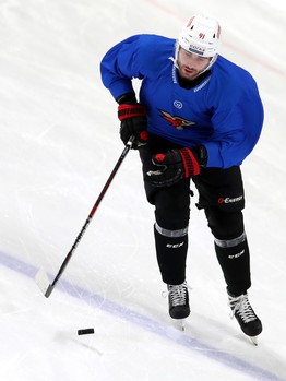 «Авангард» возобновил тренировки. Первое занятие по катанию