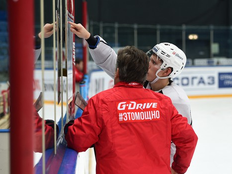 Тренировка "Авангарда" перед выездом в Астану
