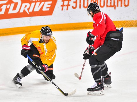 Первая тренировка Чеда Рау в "Авангарде"