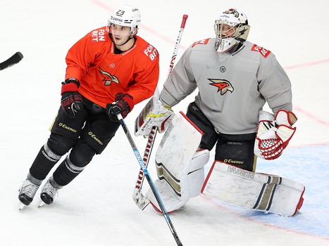 Раскатка «Авангарда» перед матчем в Нижнем Новгороде