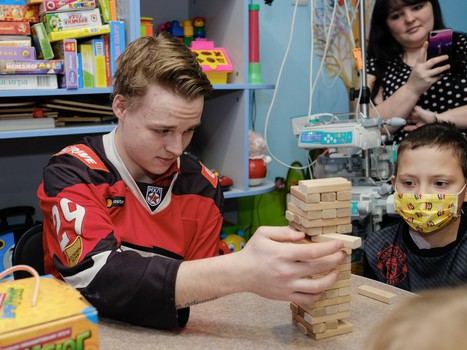 Новогодние подарки для юных болельщиков