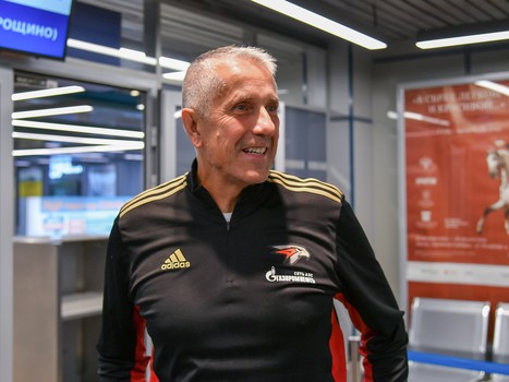 Боб Хартли прилетел в Омск