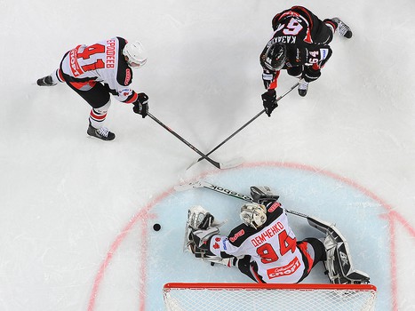 1/4 финала плей-офф МХЛ. Матч №4. "Омские Ястребы" - "Белые Медведи" 1:2