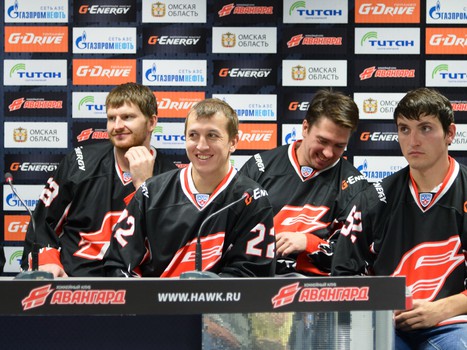 Пресс-конференция президента ХК "Авангард" Владимира Шалаева и представление новичков