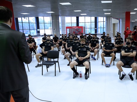 Сезон начинается. Командное собрание «Авангарда»