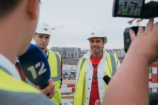 Год строительства «Арены Омск» отметили поднятием чемпионского флага