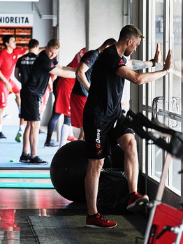 Первая тренировка "Авангарда" на сборе в Финляндии