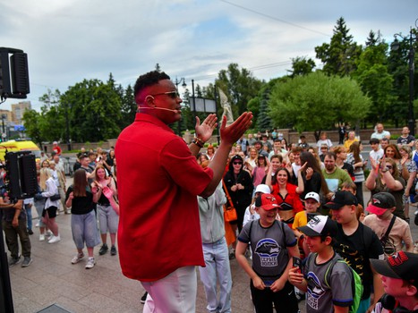 Александр Волков на вечеринке Буэнос Летос