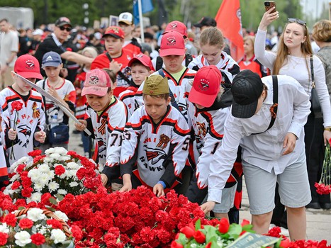 Возложение цветов в Парке Победы