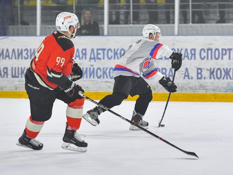 Ветераны «Авангарда» - сборная Ночной хоккейной лиги 8:4