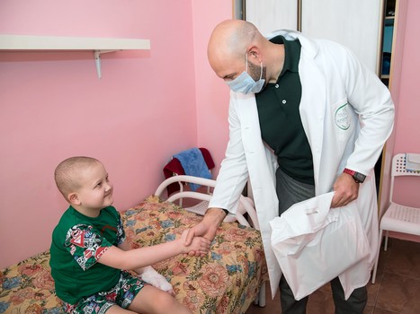 Максим Сушинский в гостях у детей из ОДКБ