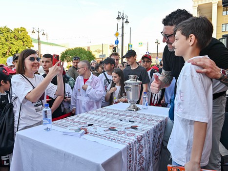 Первая вечеринка Буэнос Летос: Луи Робитайл