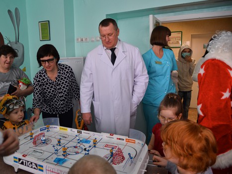 Владимир Соботка в гостях у юных болельщиков клуба из ОДКБ