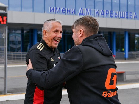 Боб Хартли прилетел в Омск